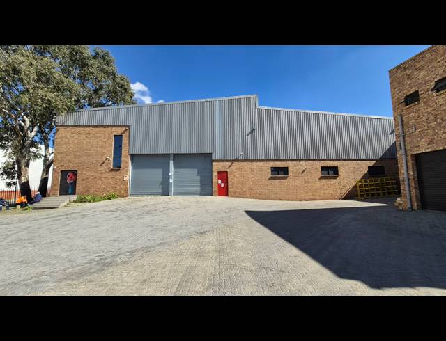 2,396M² WAREHOUSE TO LET IN JET PARK